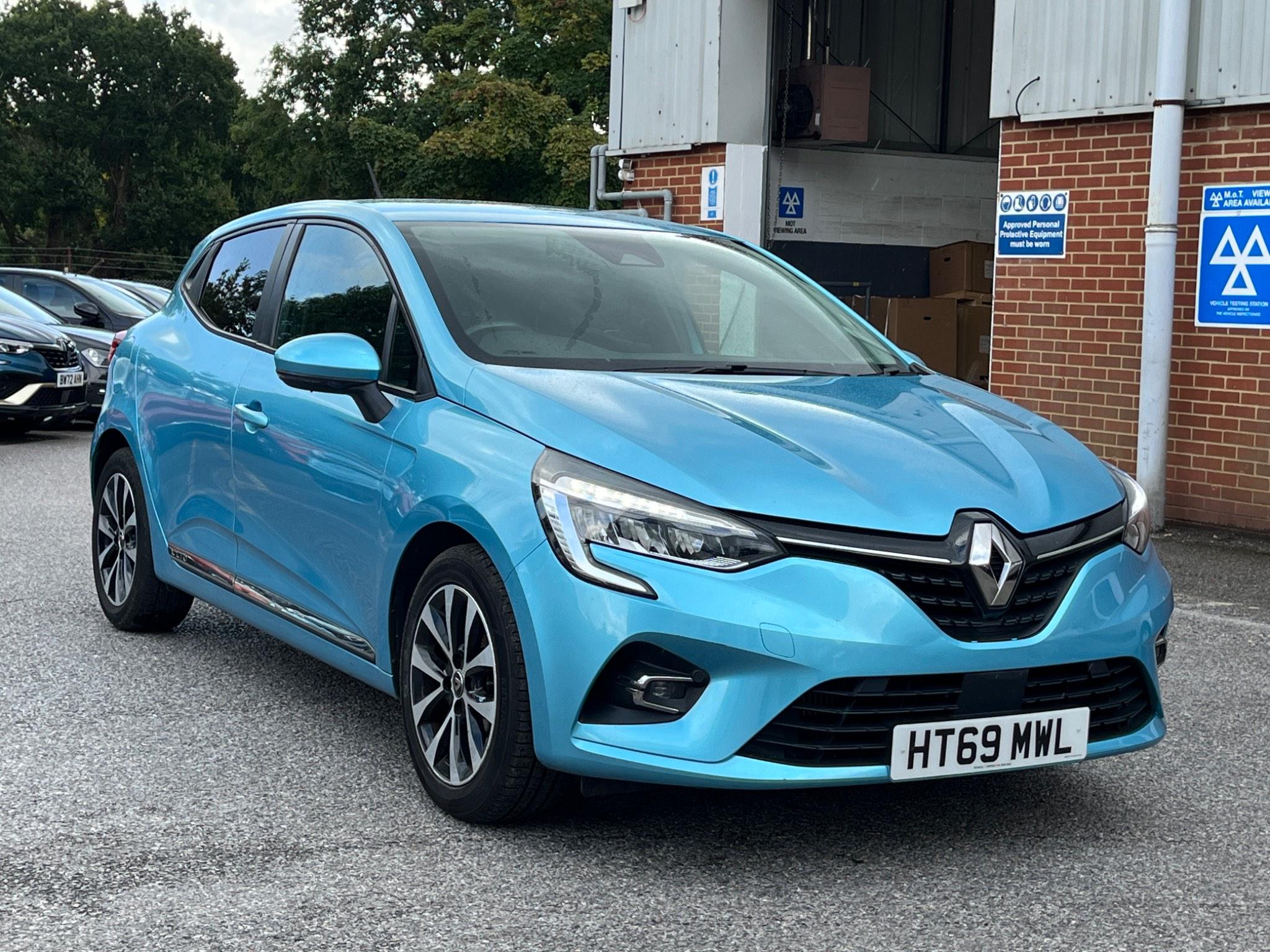 Main listing image - Renault Clio