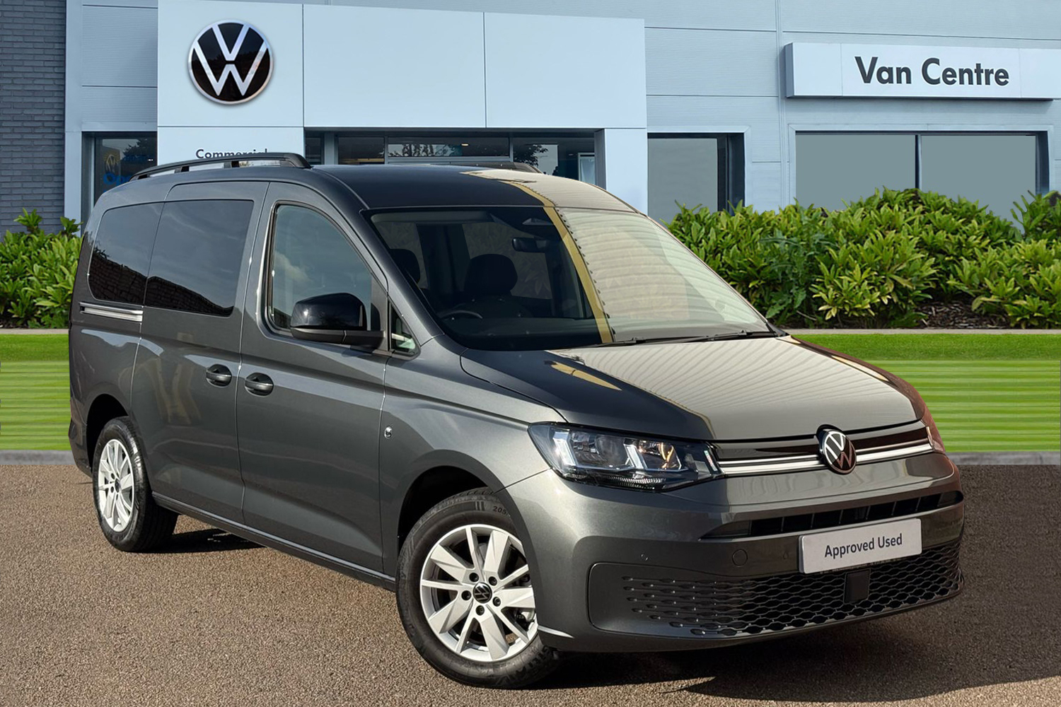 Main listing image - Volkswagen Caddy Maxi