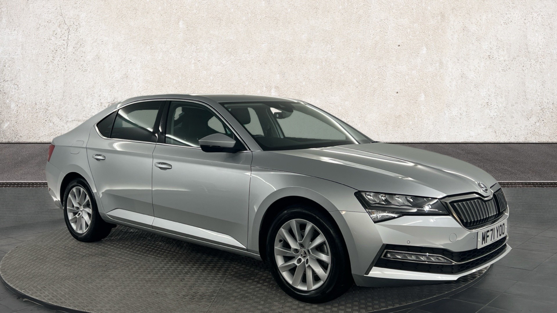 Main listing image - Skoda Superb