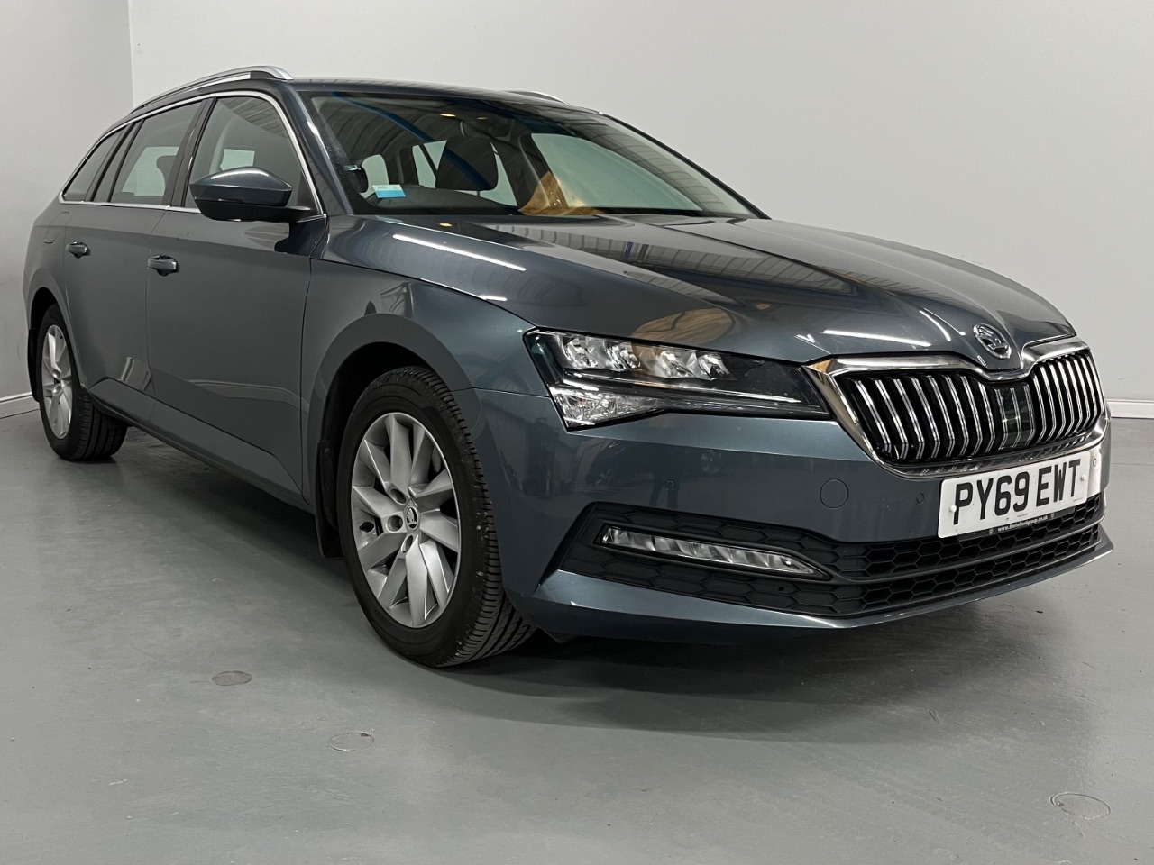 Main listing image - Skoda Superb Estate