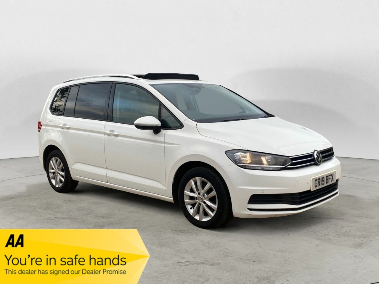 Main listing image - Volkswagen Touran