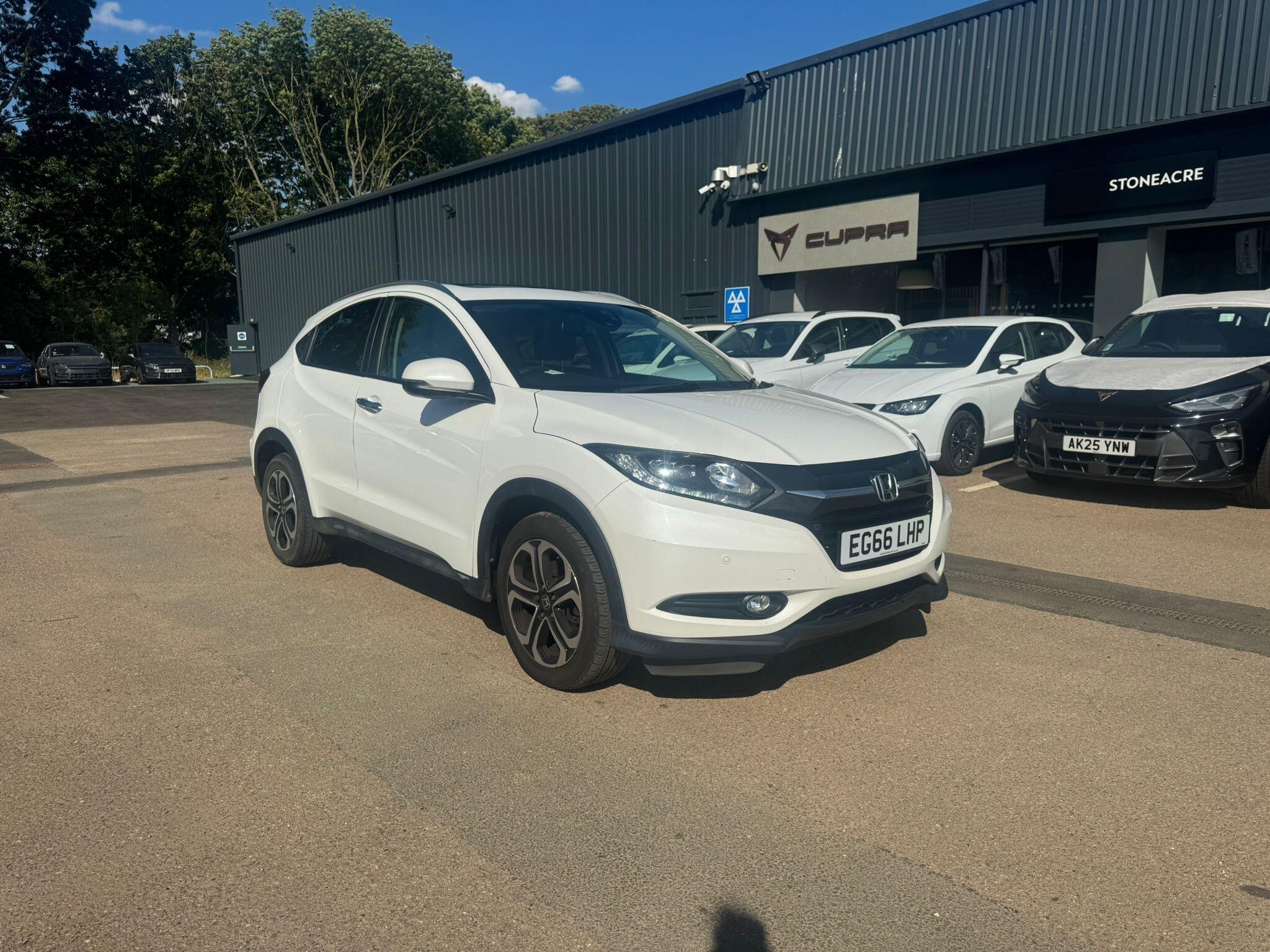 Main listing image - Honda HR-V