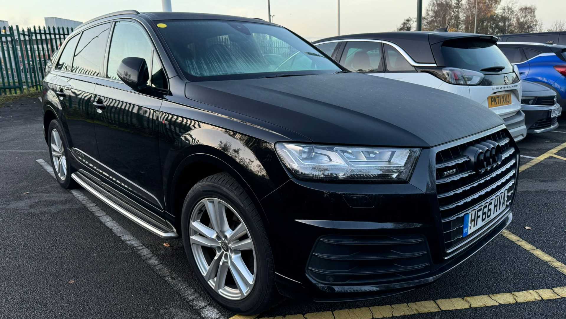 Main listing image - Audi Q7