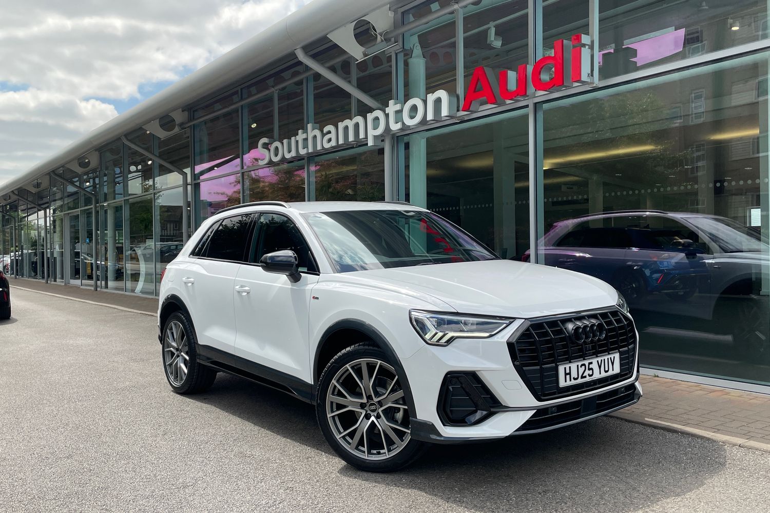 Main listing image - Audi Q3