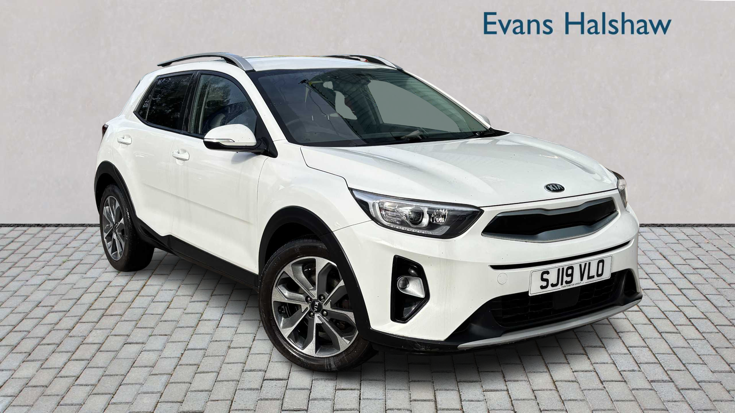 Main listing image - Kia Stonic