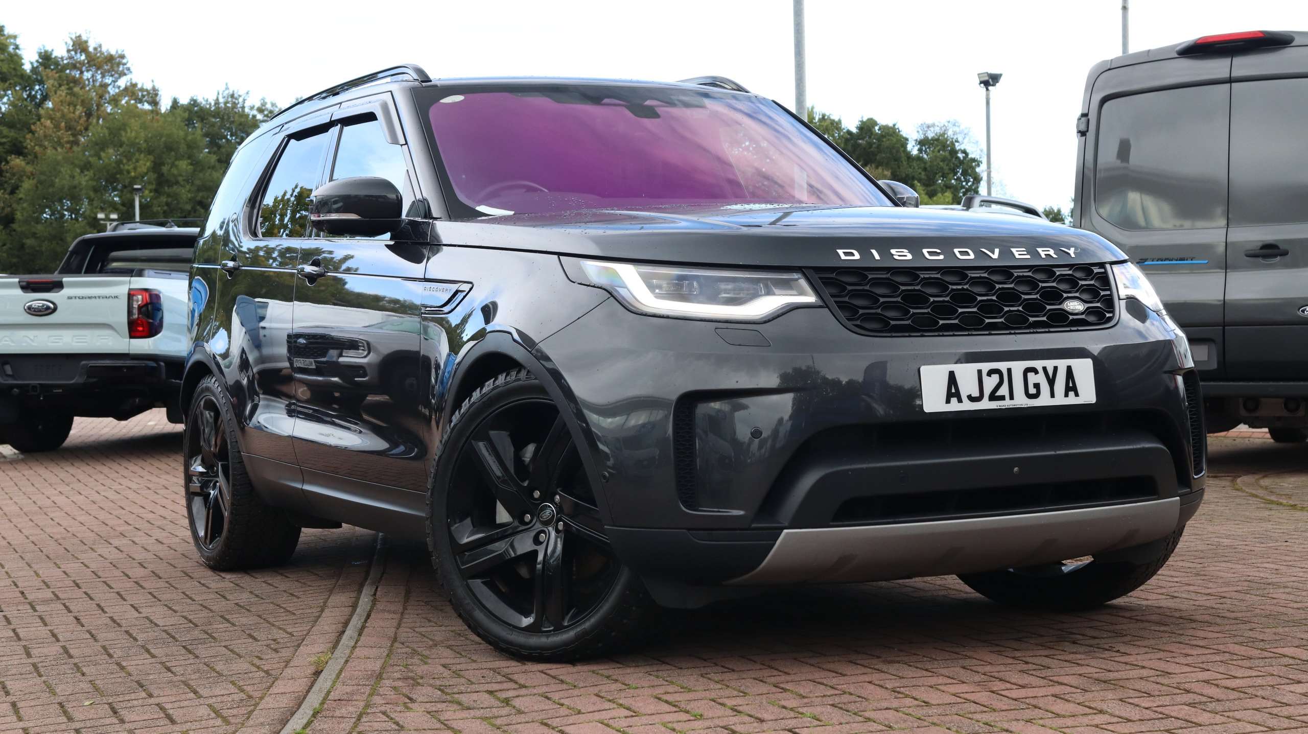Main listing image - Land Rover Discovery