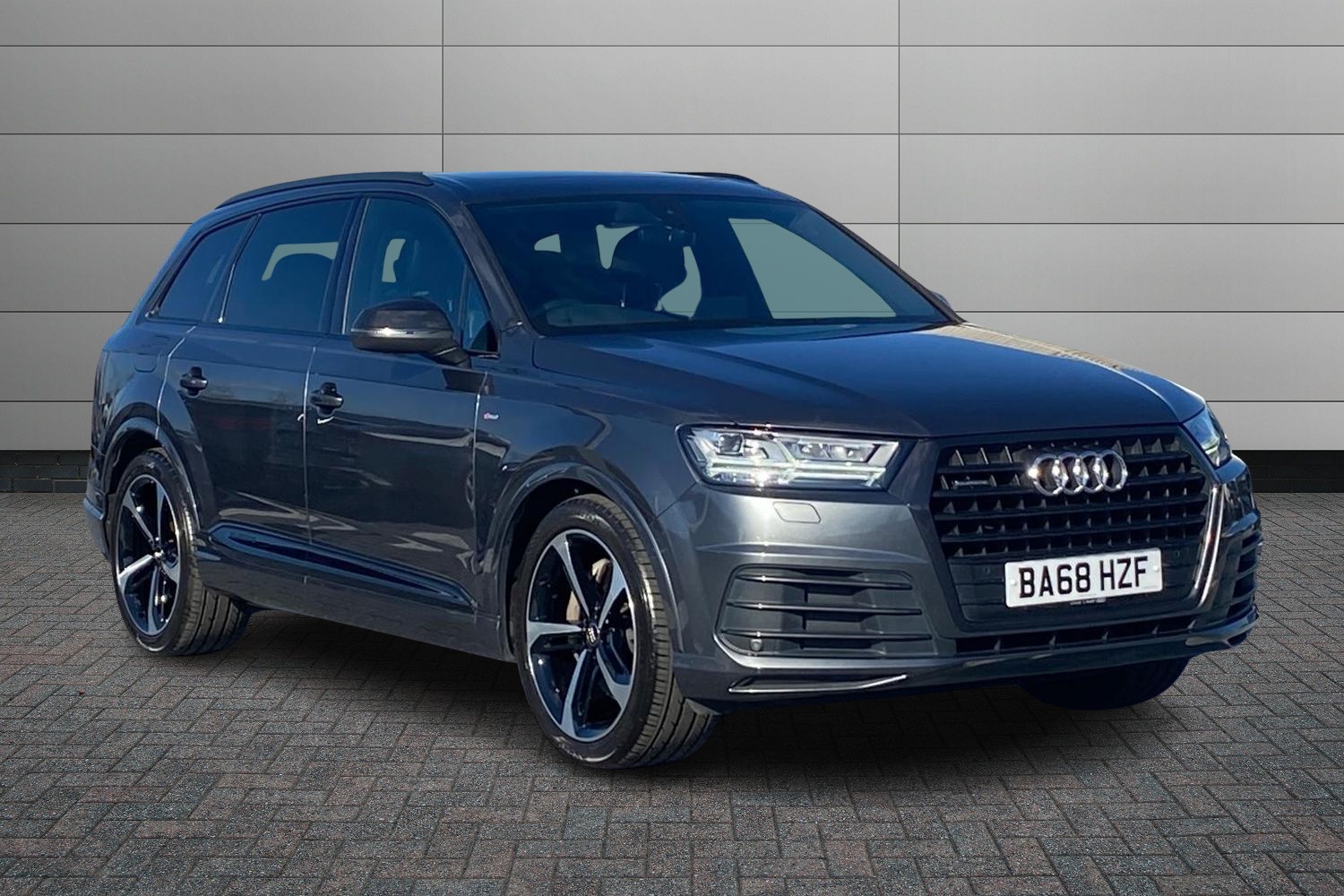 Main listing image - Audi Q7