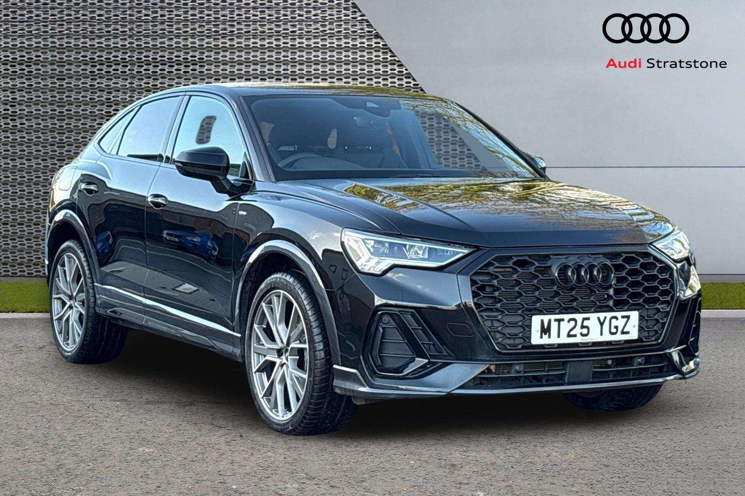 Main listing image - Audi Q3