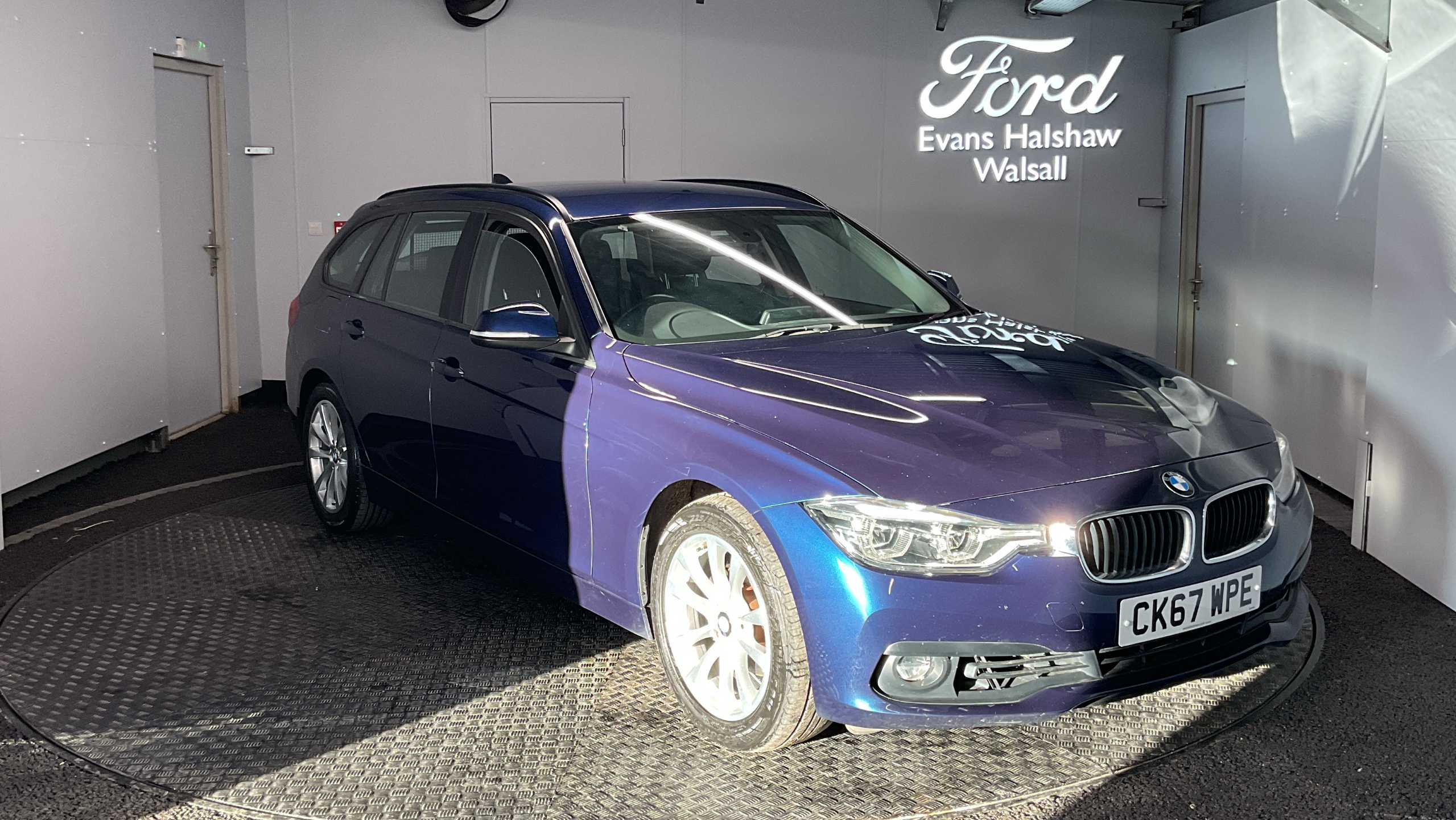Main listing image - BMW 3 Series Touring
