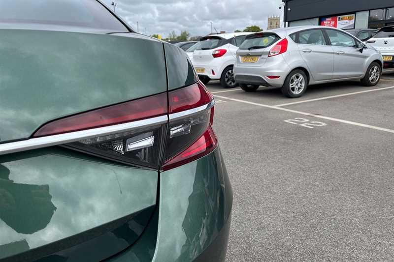 Main listing image - Skoda Superb