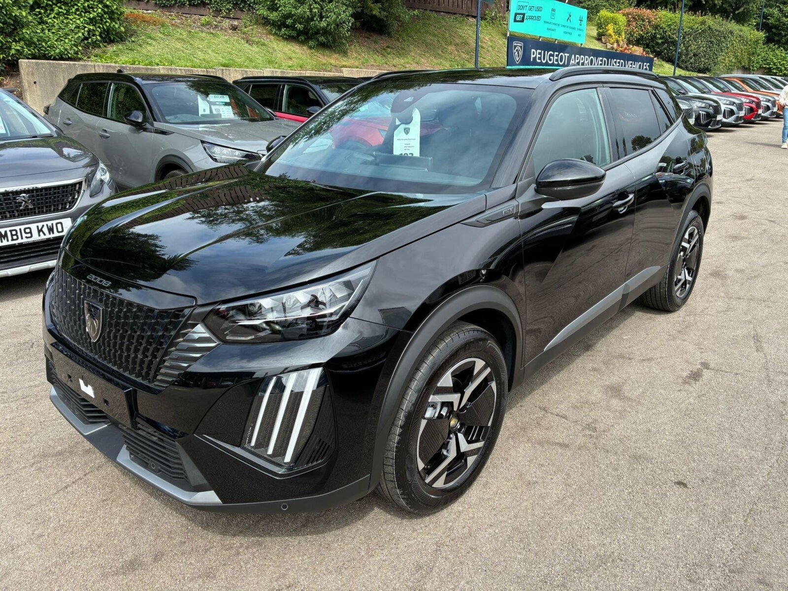 Main listing image - Peugeot 2008