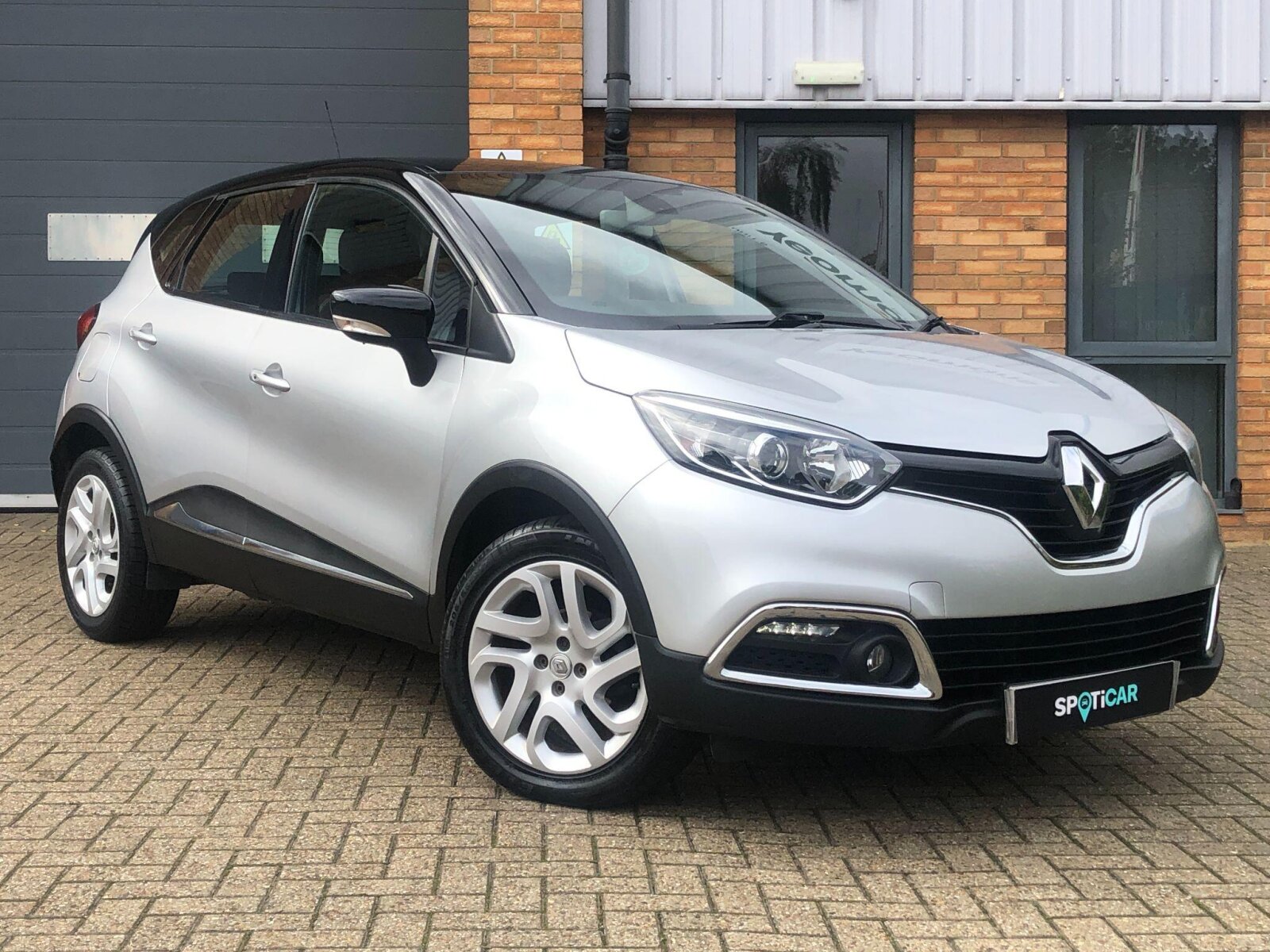 Main listing image - Renault Captur