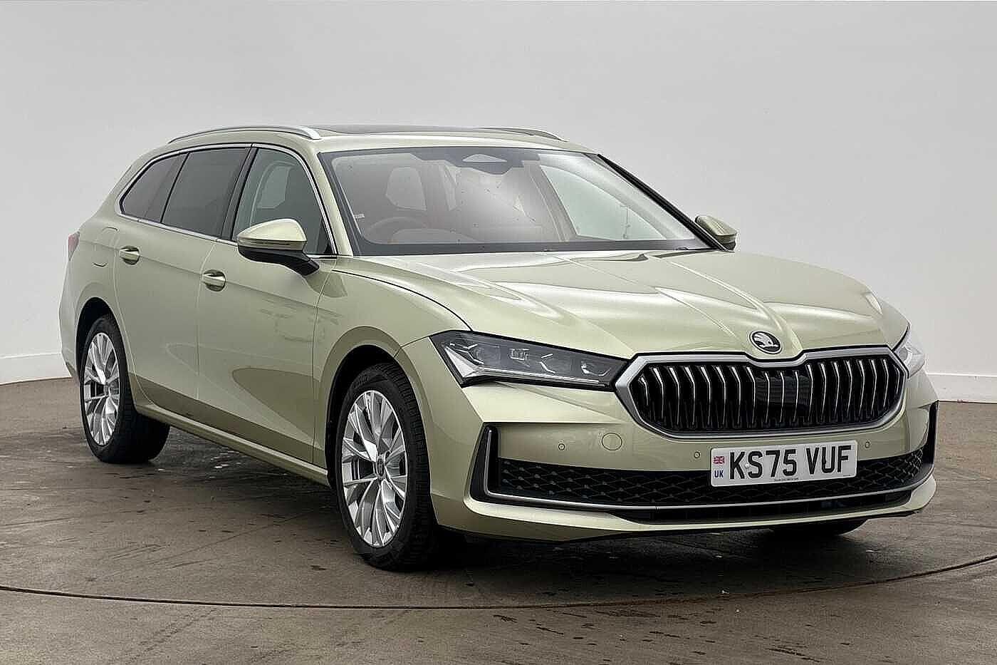 Main listing image - Skoda Superb