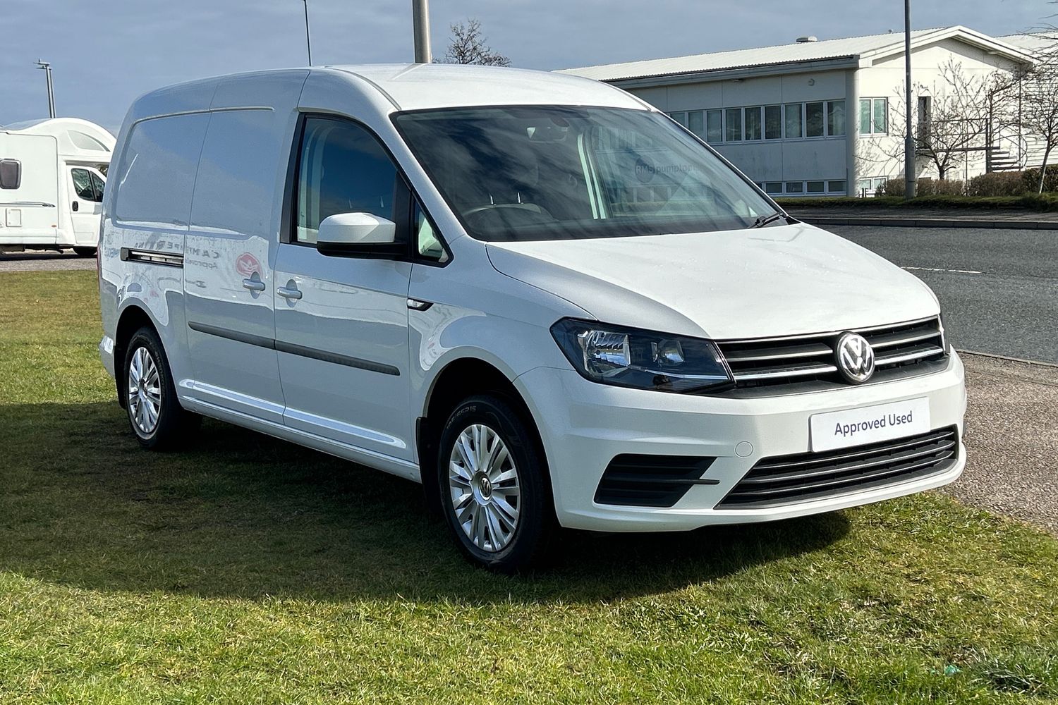 Main listing image - Volkswagen Caddy Maxi