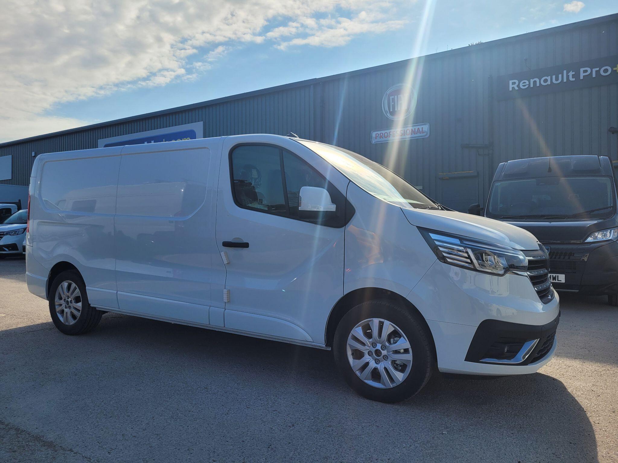Main listing image - Renault Trafic