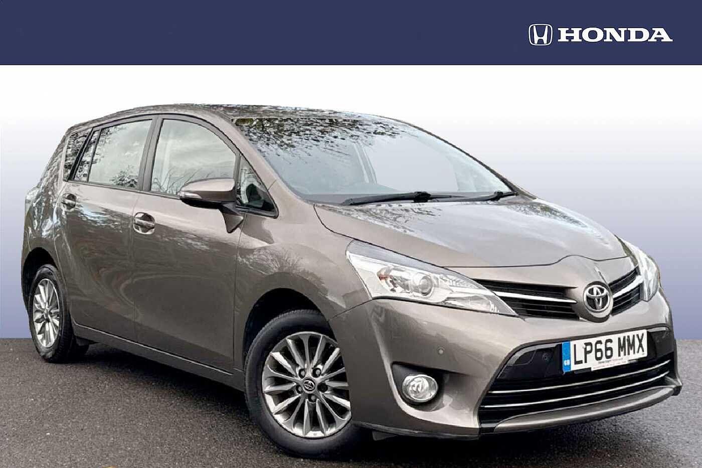 Main listing image - Toyota Verso
