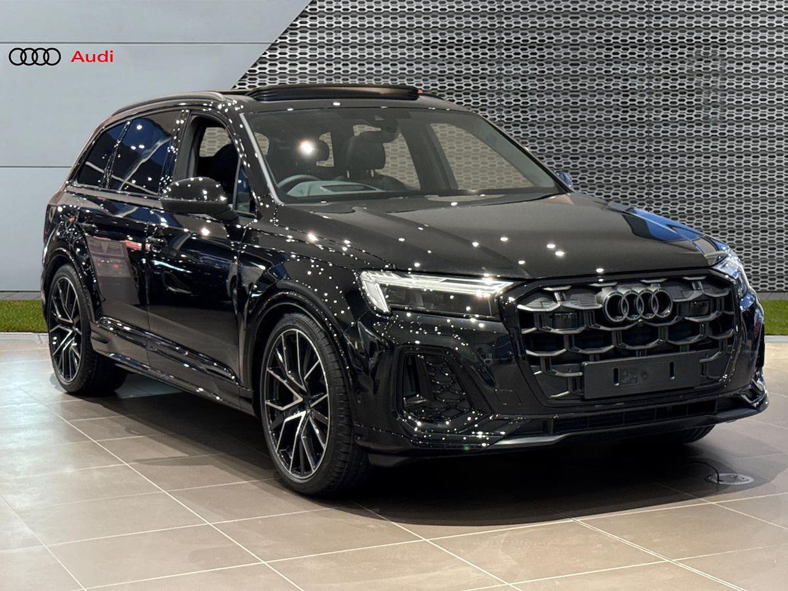 Main listing image - Audi Q7