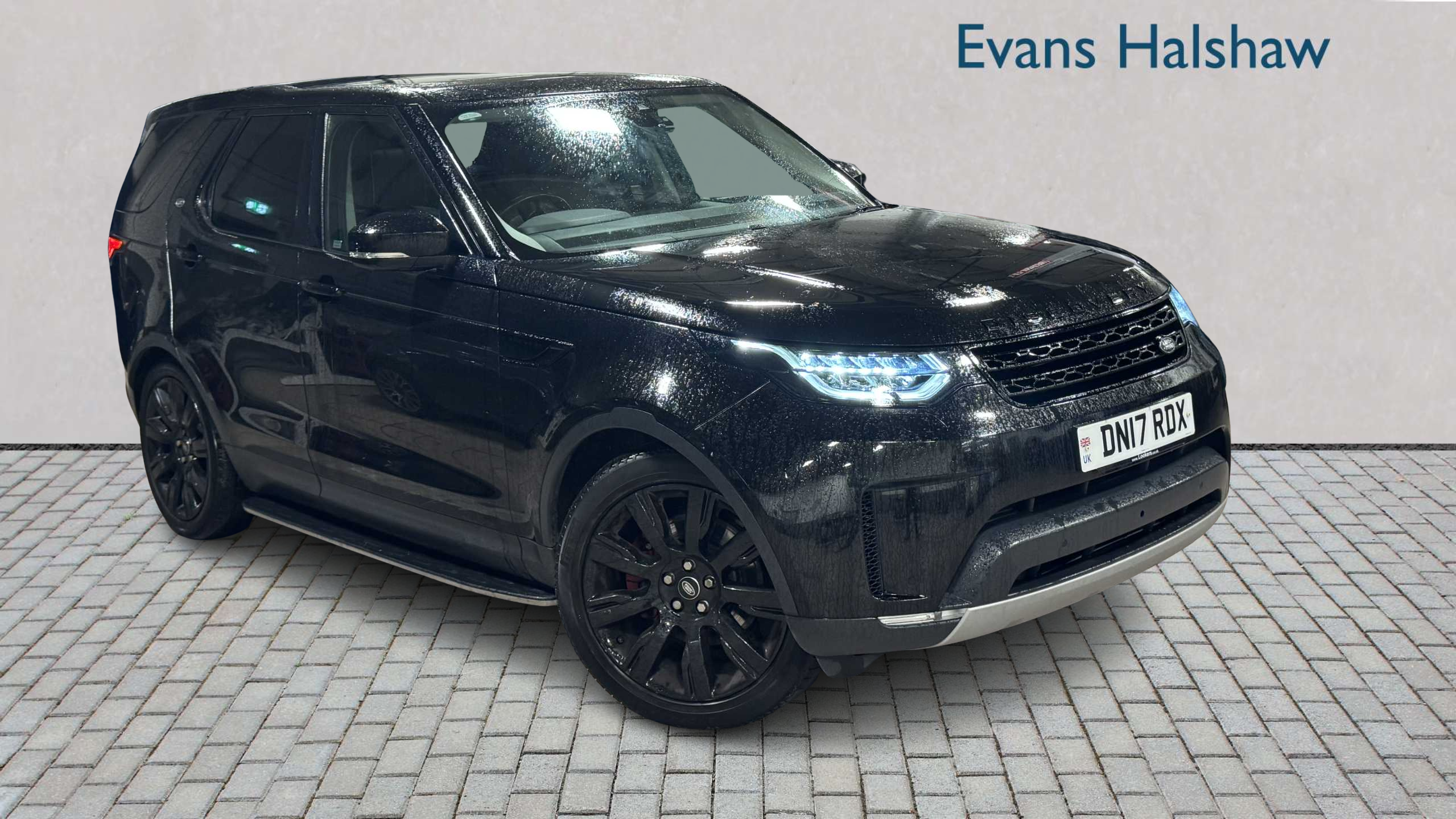 Main listing image - Land Rover Discovery