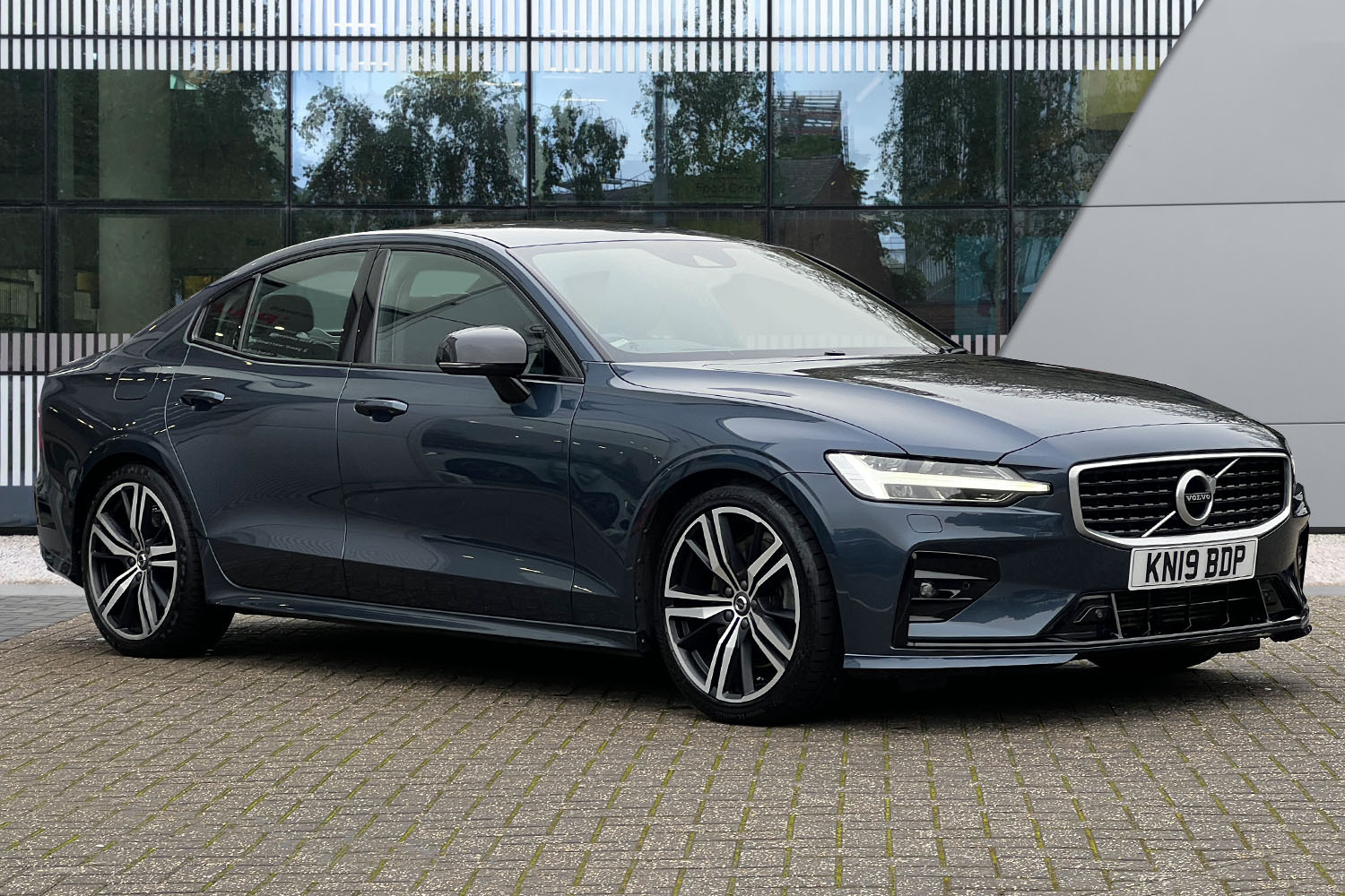 Main listing image - Volvo S60