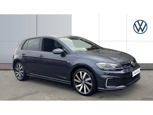 Main listing image - Volkswagen Golf GTE