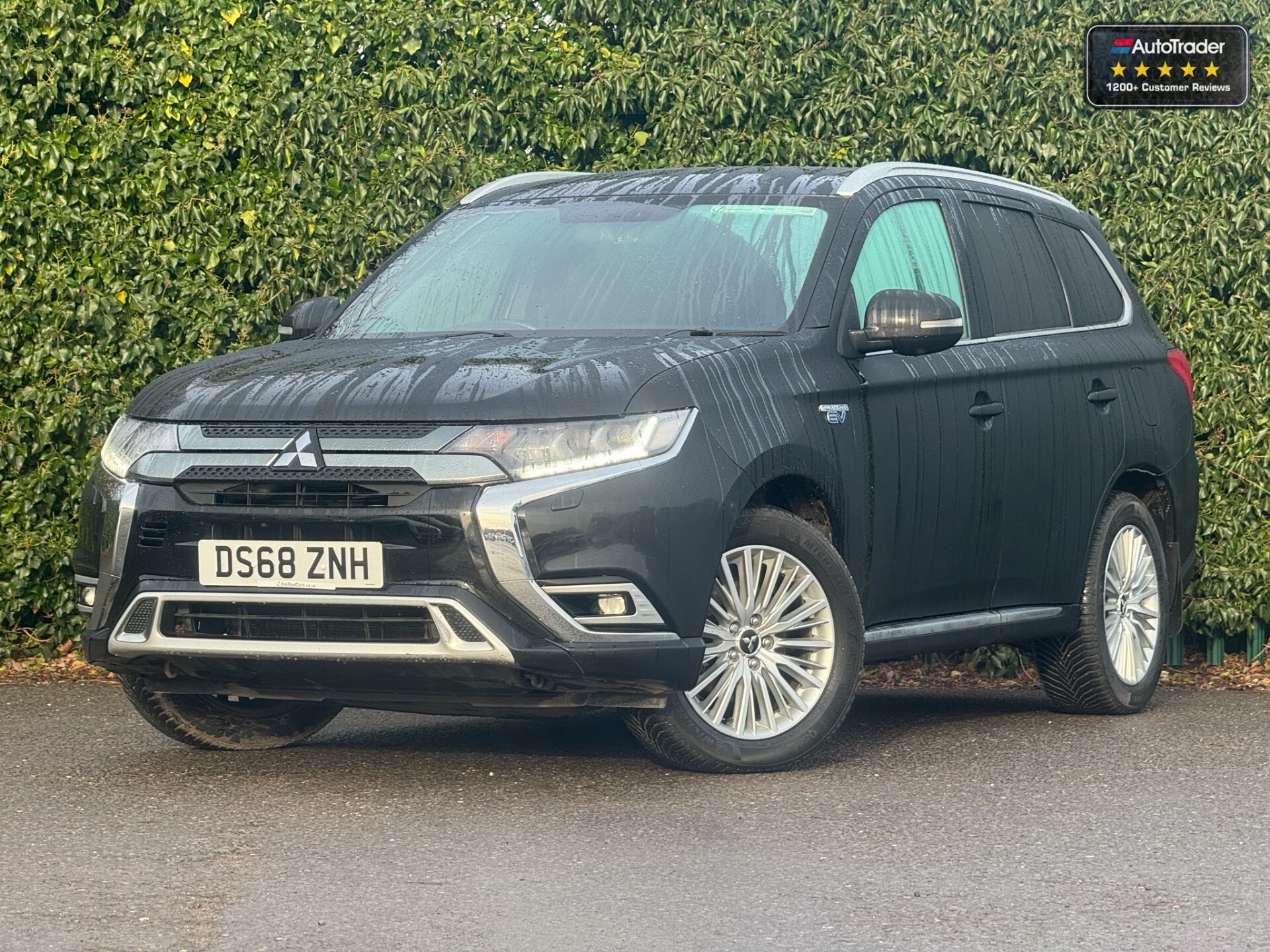 Main listing image - Mitsubishi Outlander