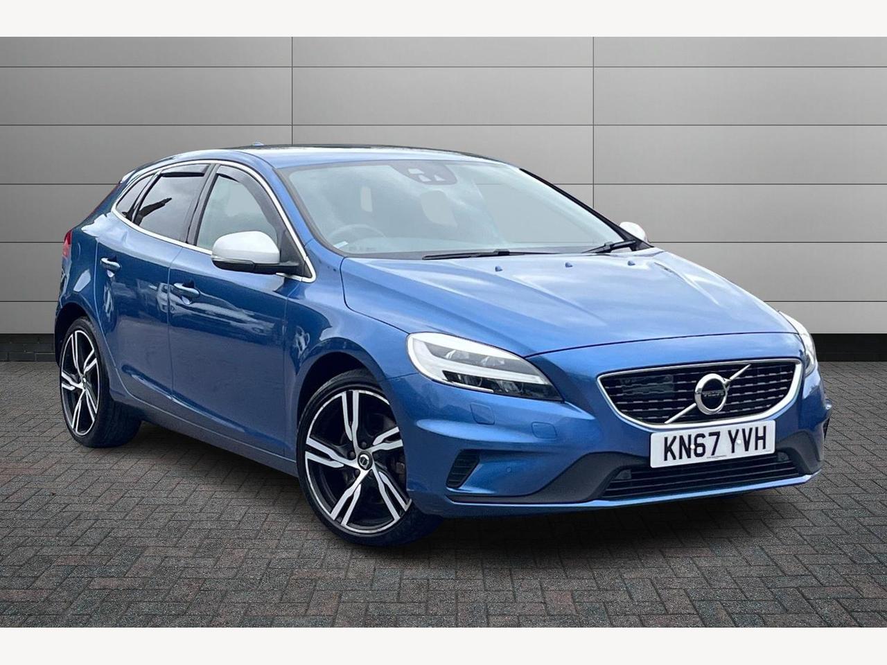 Main listing image - Volvo V40