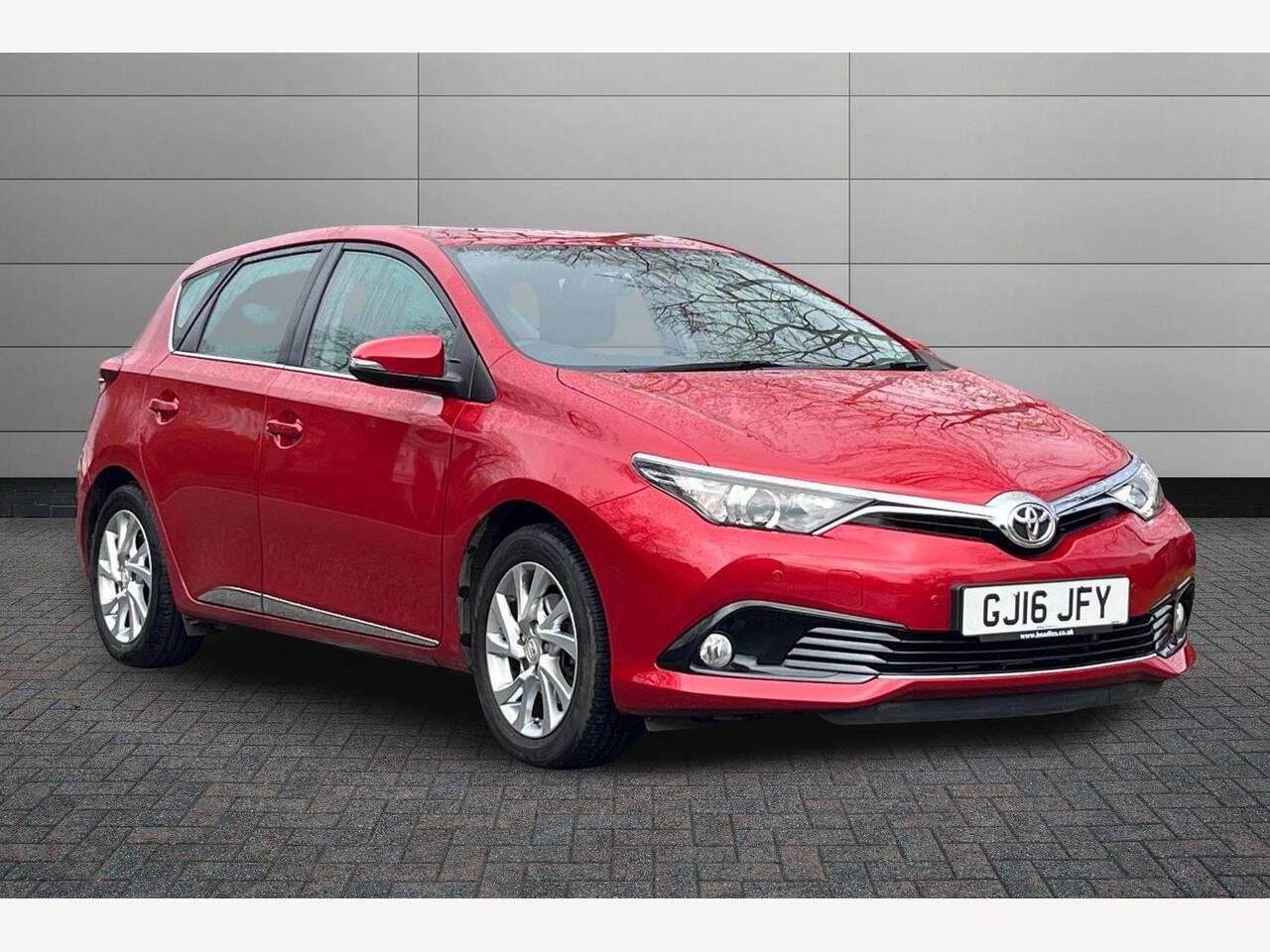 Main listing image - Toyota Auris