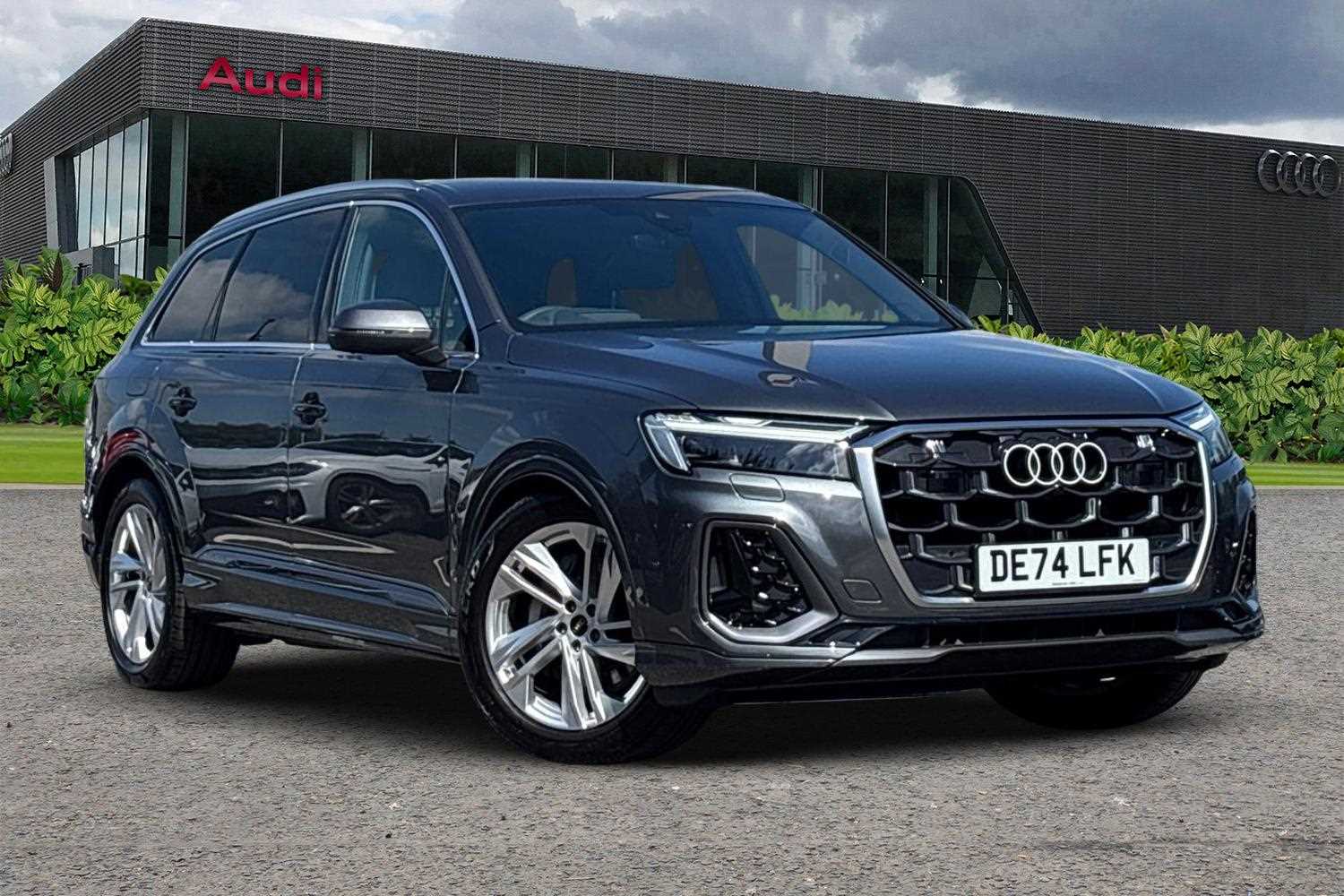 Main listing image - Audi Q7
