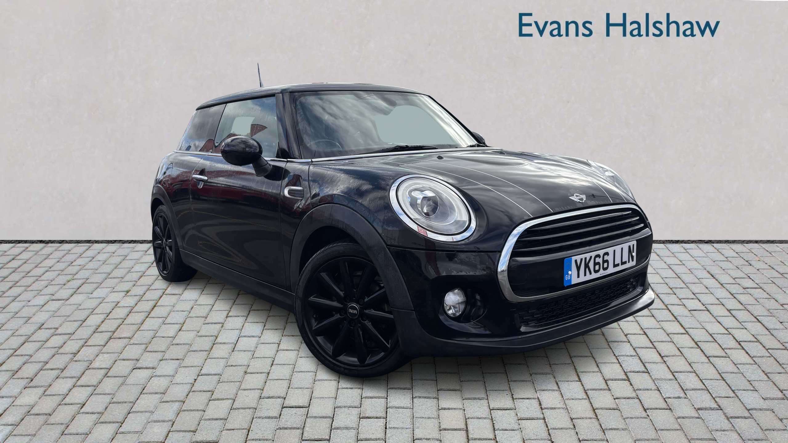 Main listing image - MINI Hatchback