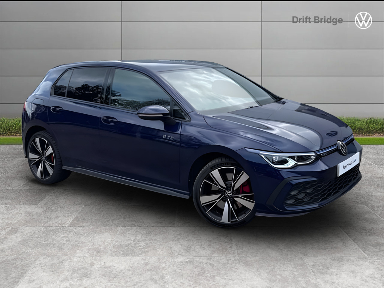 Main listing image - Volkswagen Golf GTE