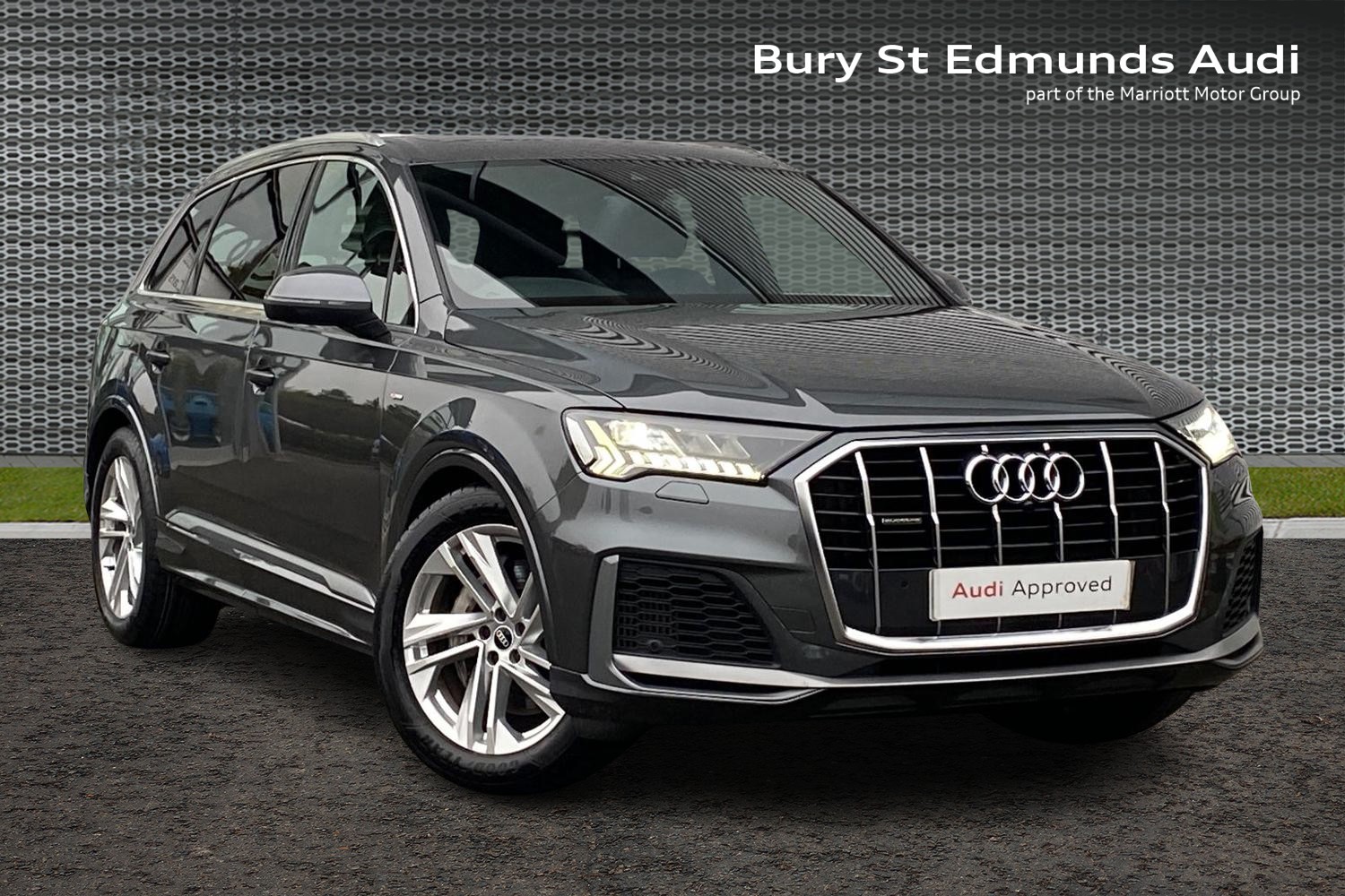 Main listing image - Audi Q7