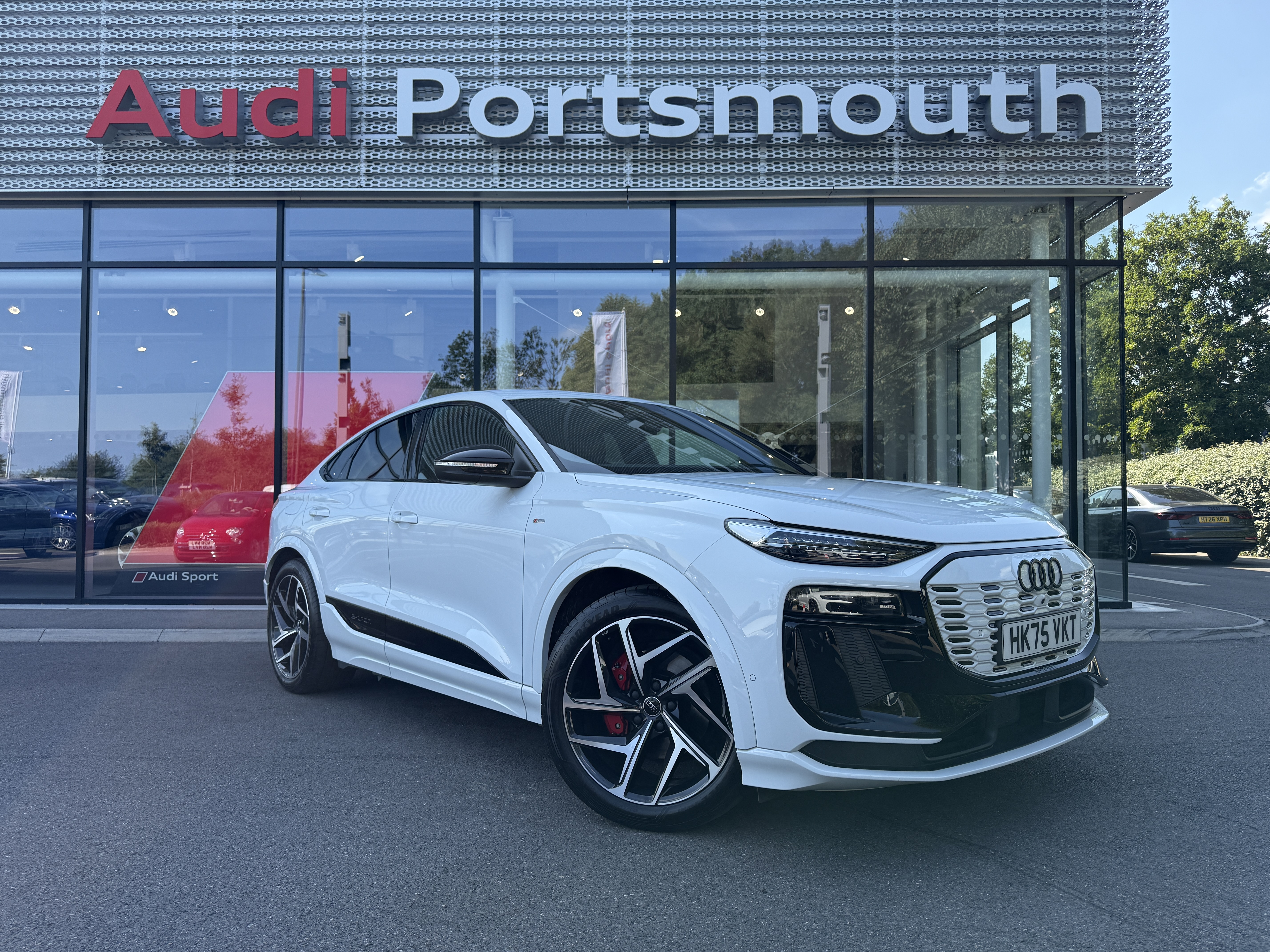 Main listing image - Audi Q6