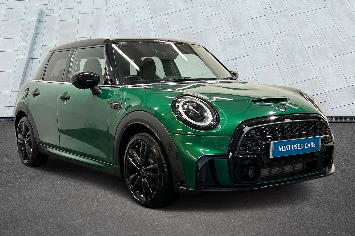 Main listing image - MINI Hatchback 5dr