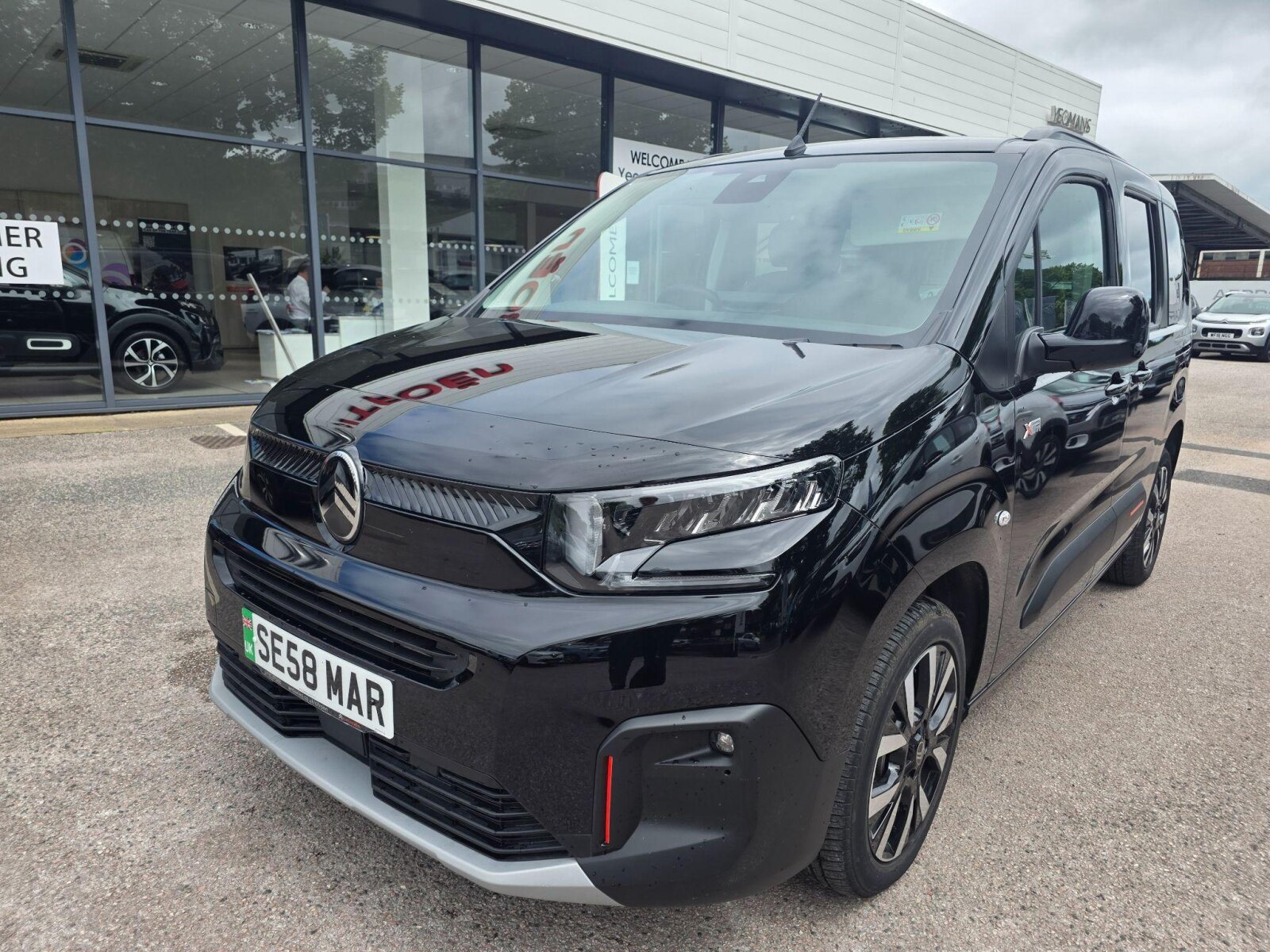 Main listing image - Citroen e-Berlingo