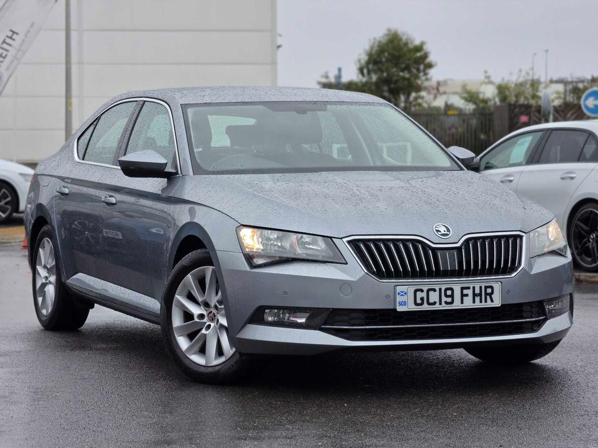 Main listing image - Skoda Superb