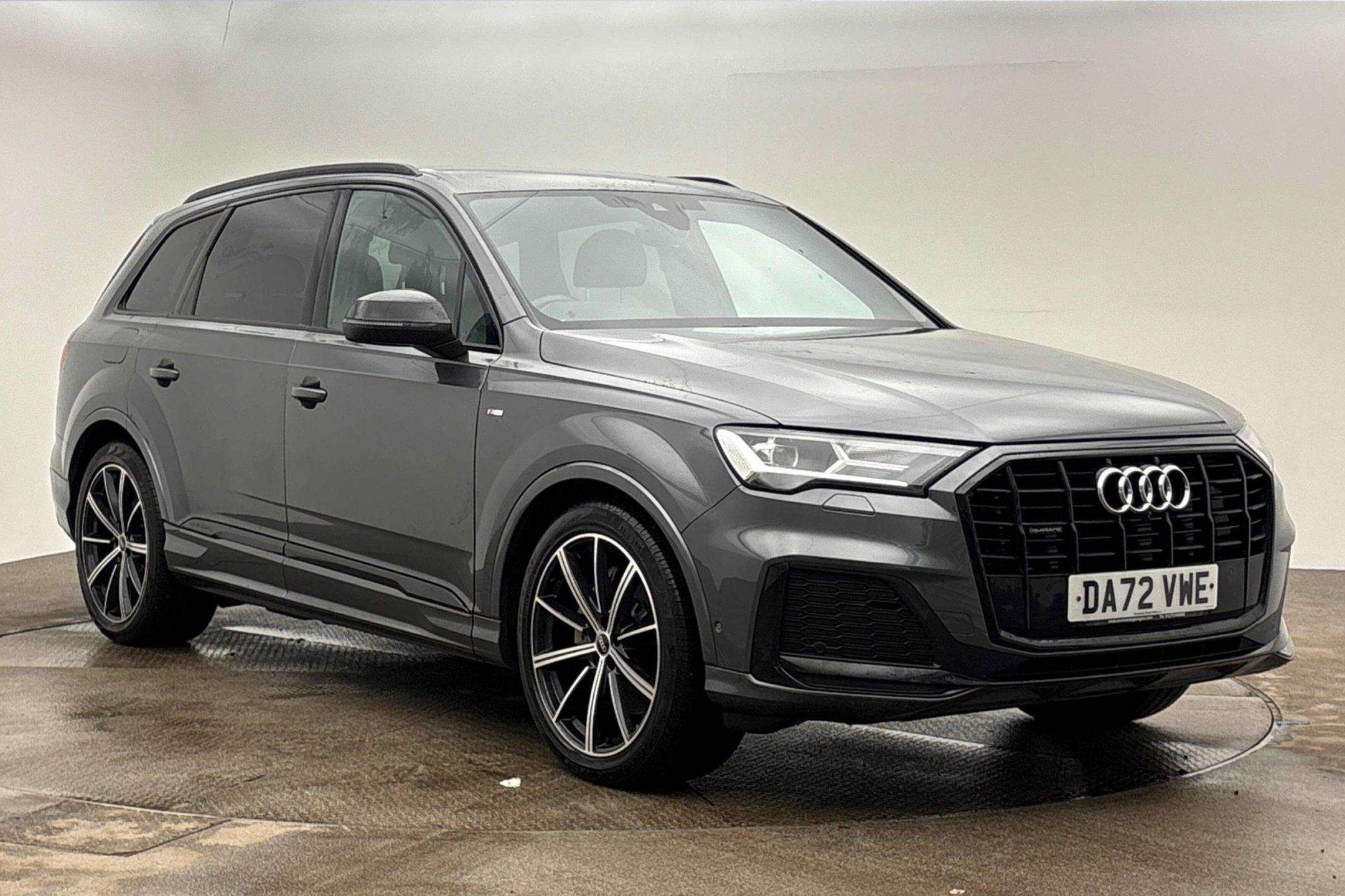 Main listing image - Audi Q7