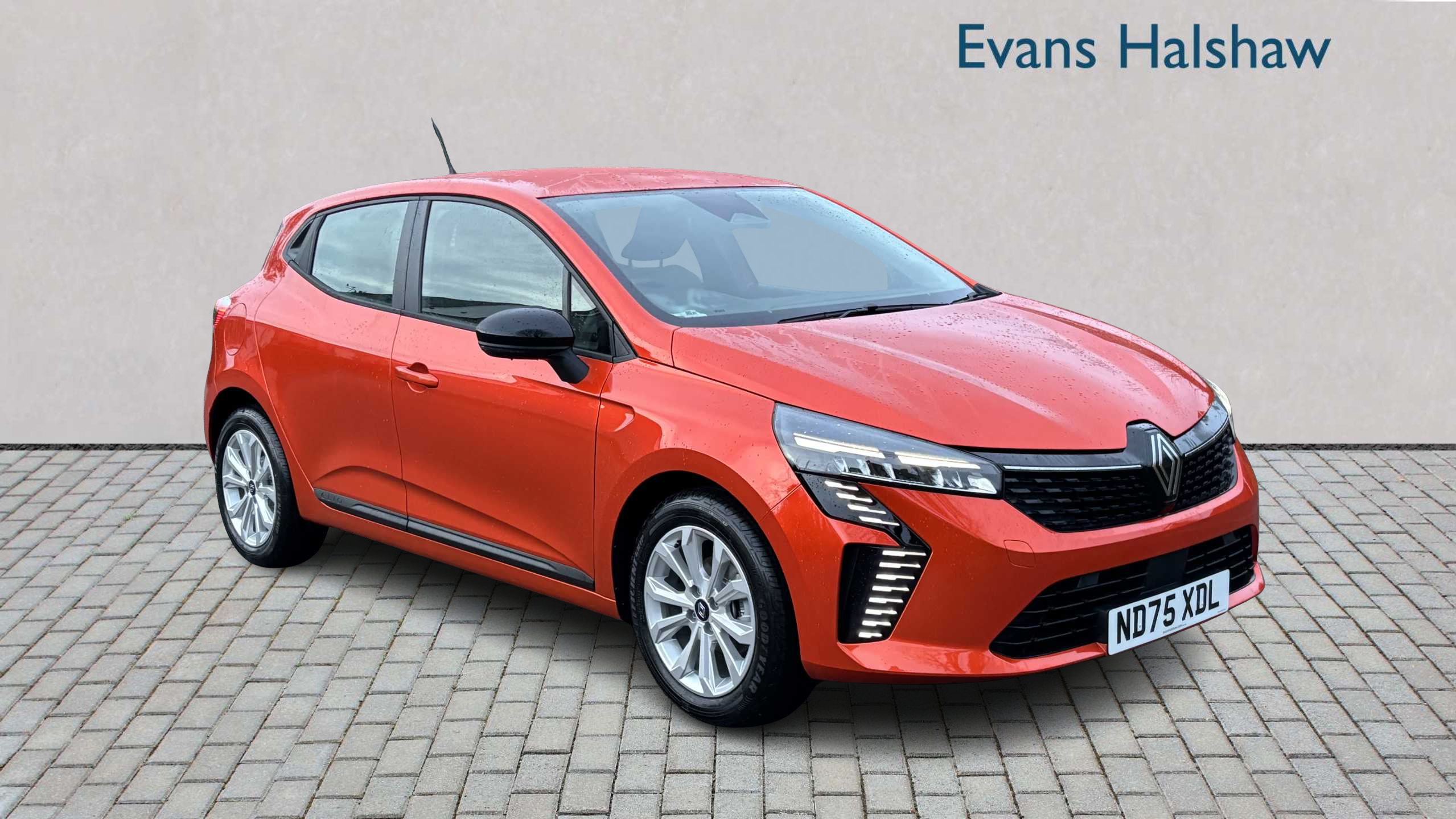 Main listing image - Renault Clio