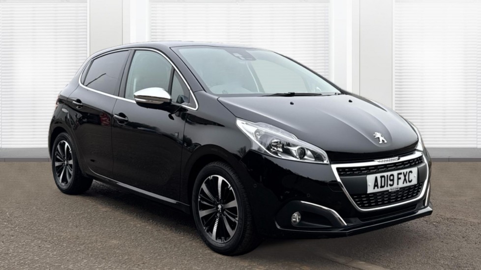 Main listing image - Peugeot 208