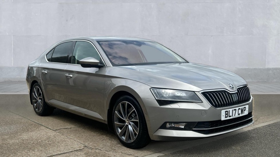 Main listing image - Skoda Superb