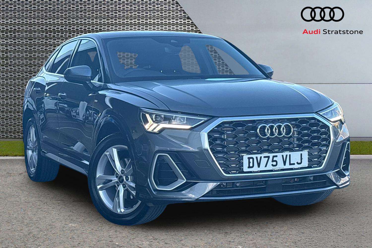 Main listing image - Audi Q3
