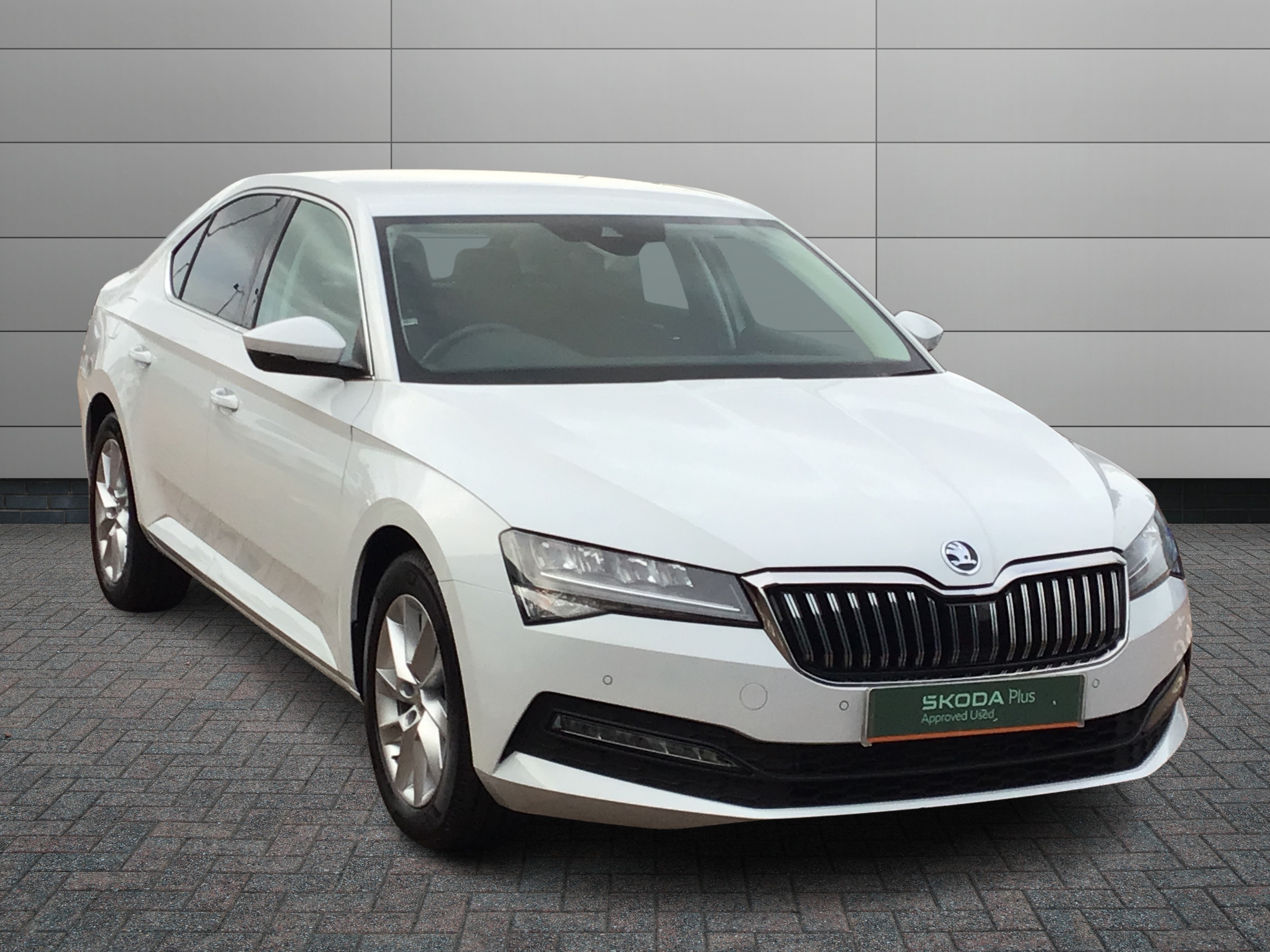 Main listing image - Skoda Superb