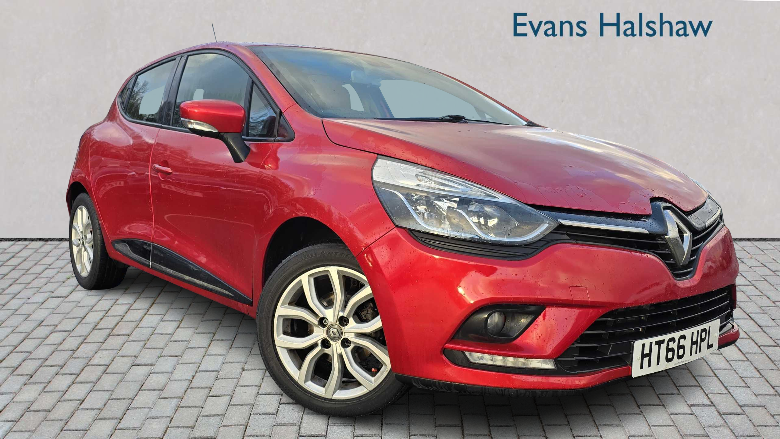 Main listing image - Renault Clio