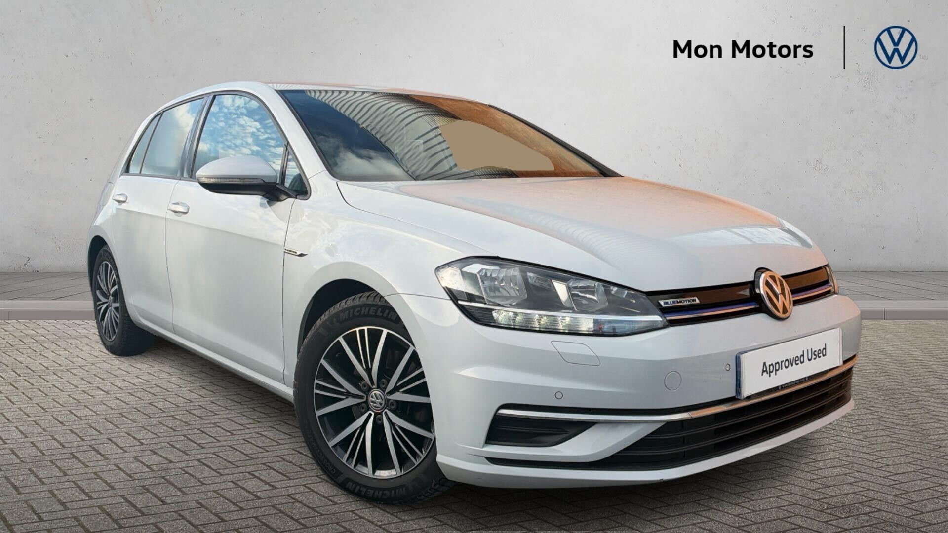 Main listing image - Volkswagen Golf