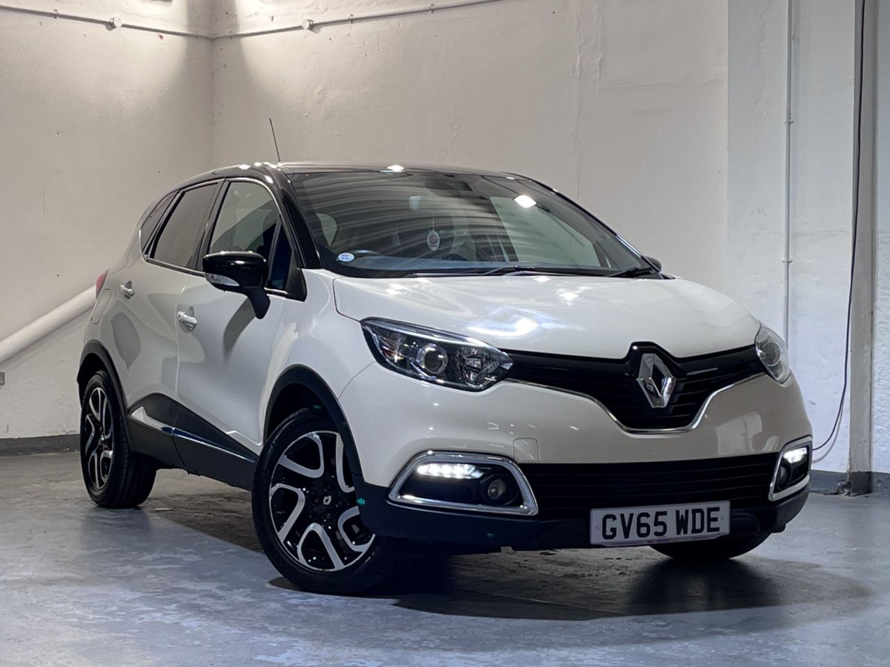 Main listing image - Renault Captur