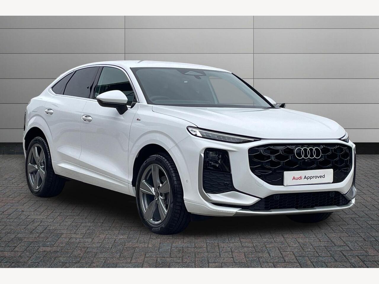 Main listing image - Audi Q3
