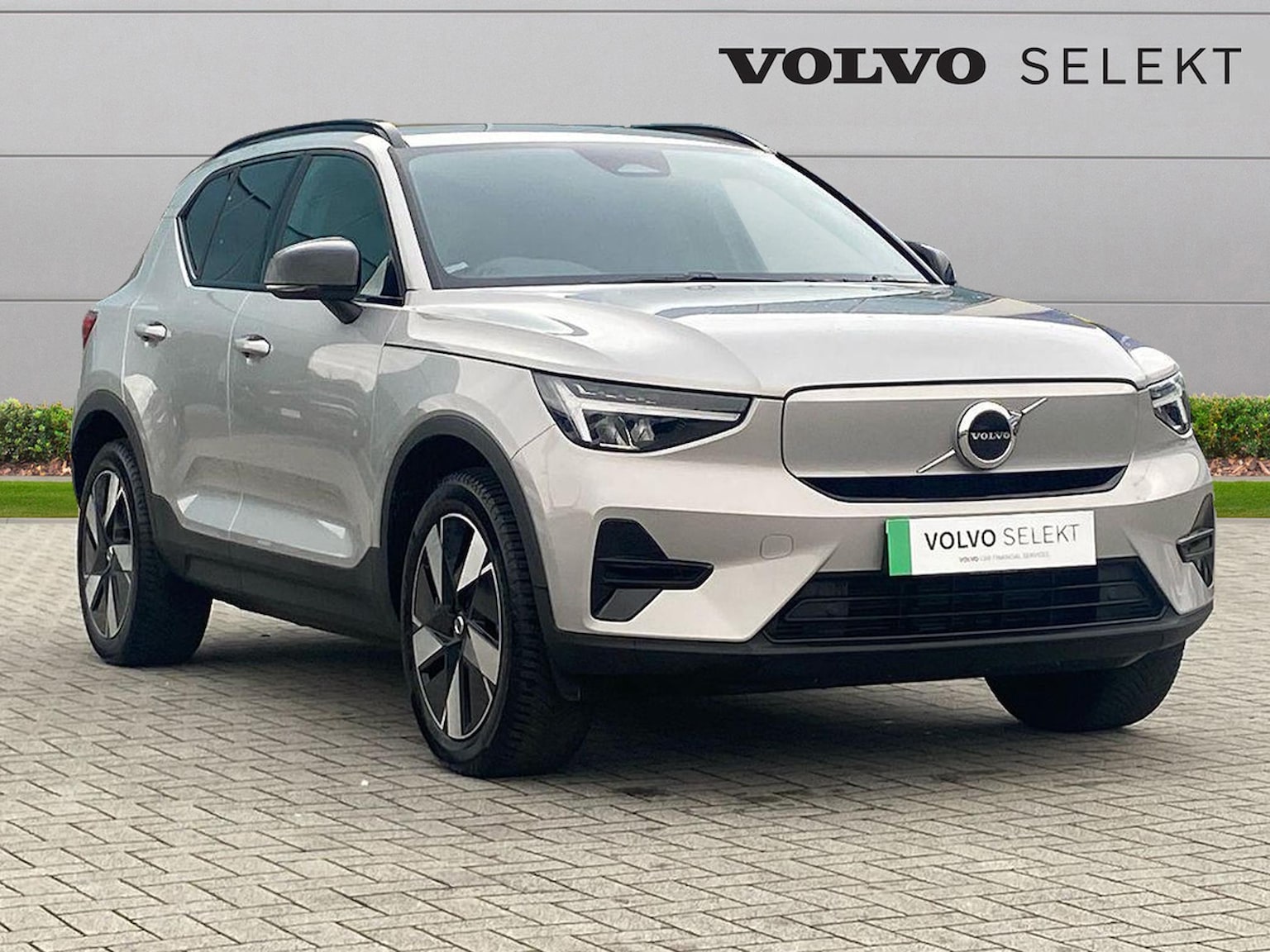 Main listing image - Volvo XC40 Recharge