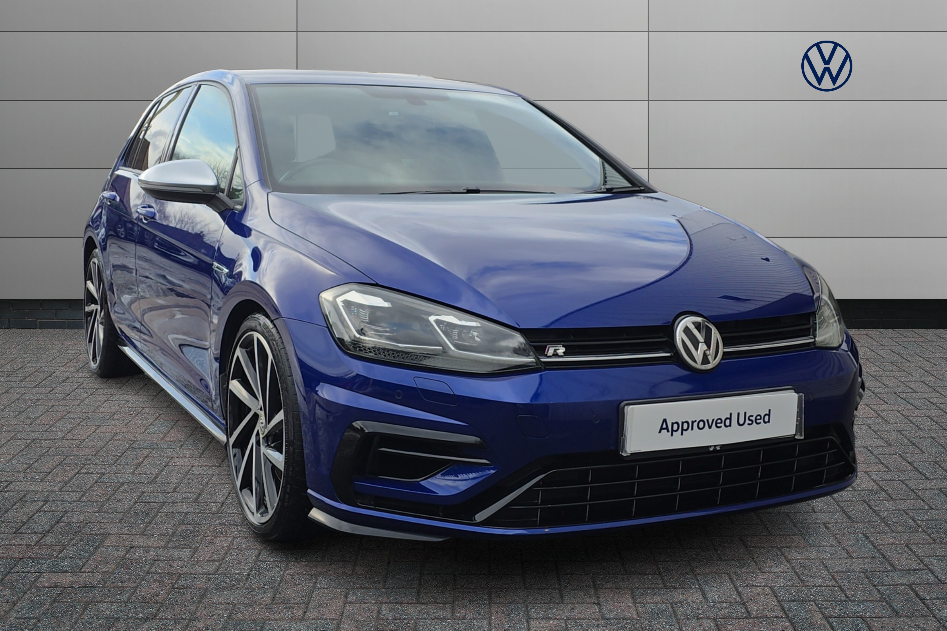 Main listing image - Volkswagen Golf R