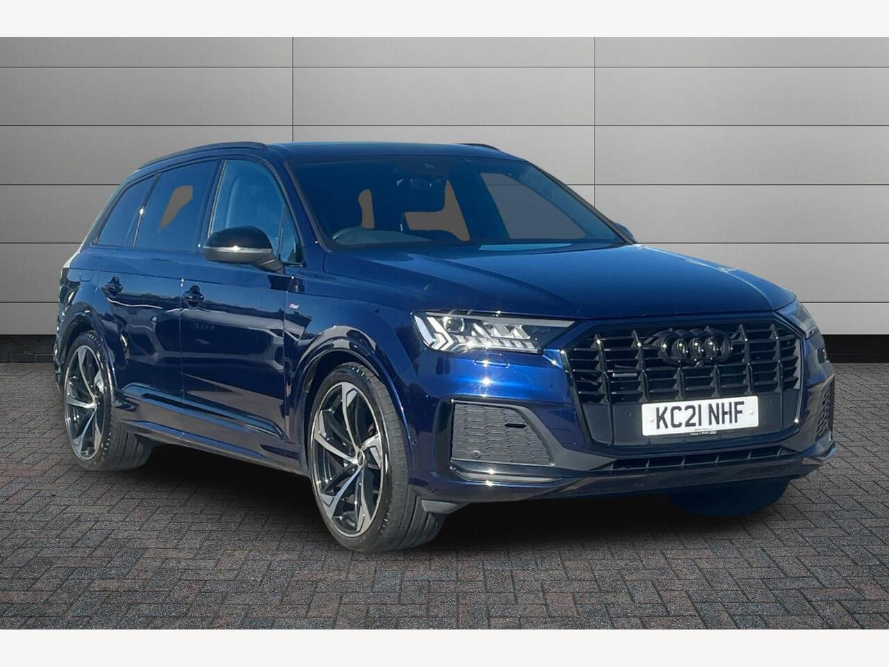 Main listing image - Audi Q7
