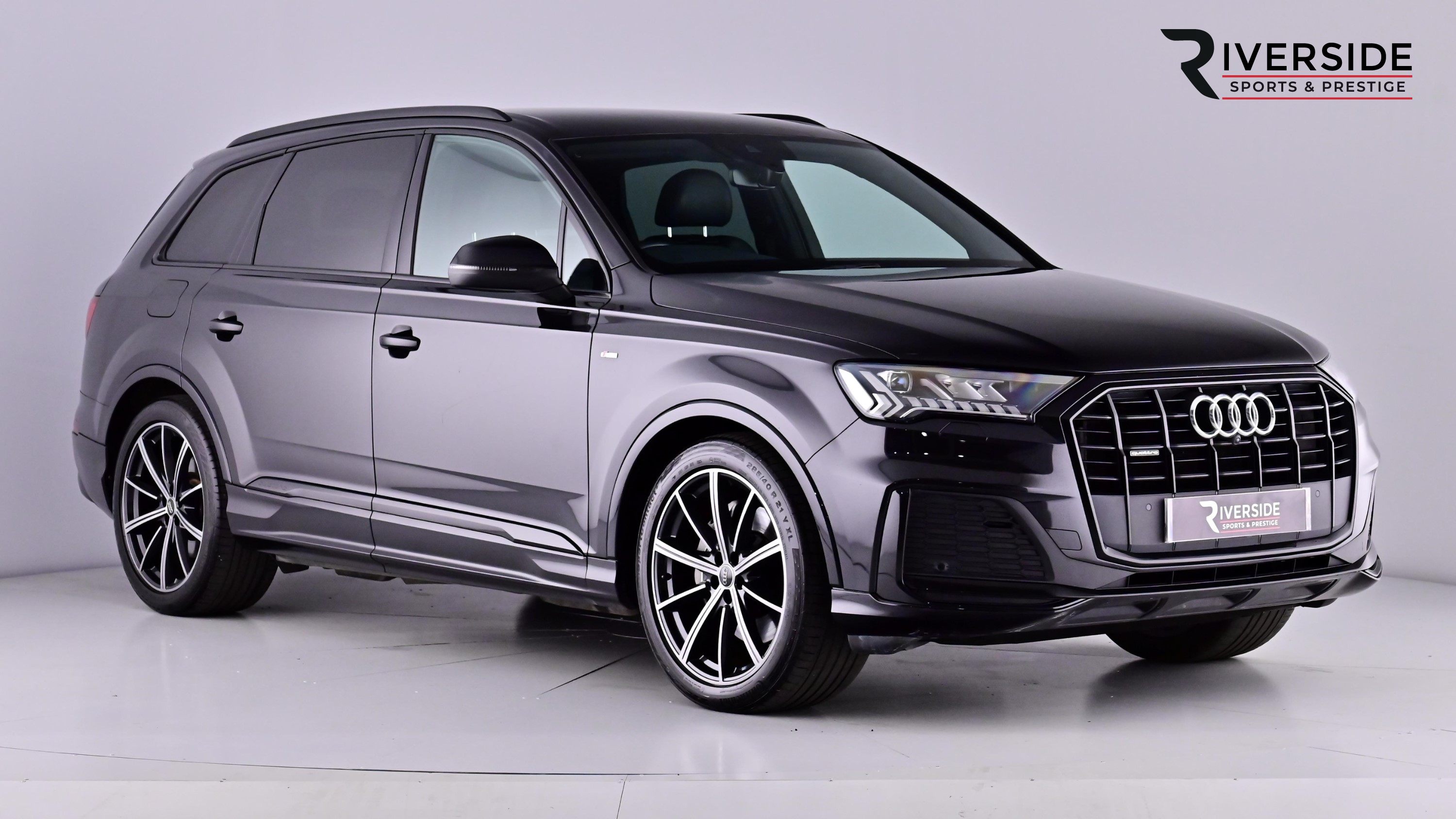 Main listing image - Audi Q7