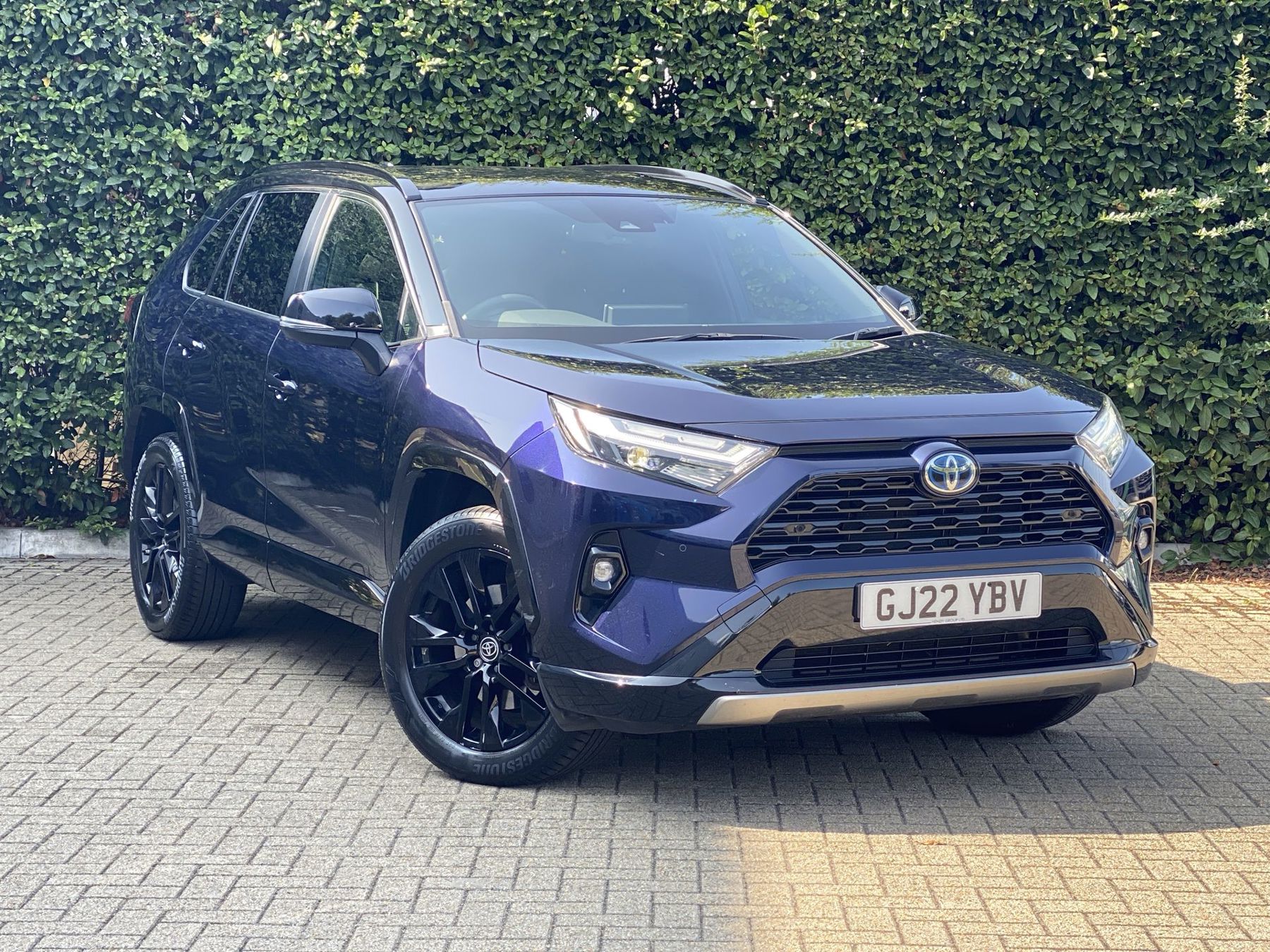 Main listing image - Toyota RAV4